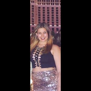 Lace up well built crop top form Forever 21